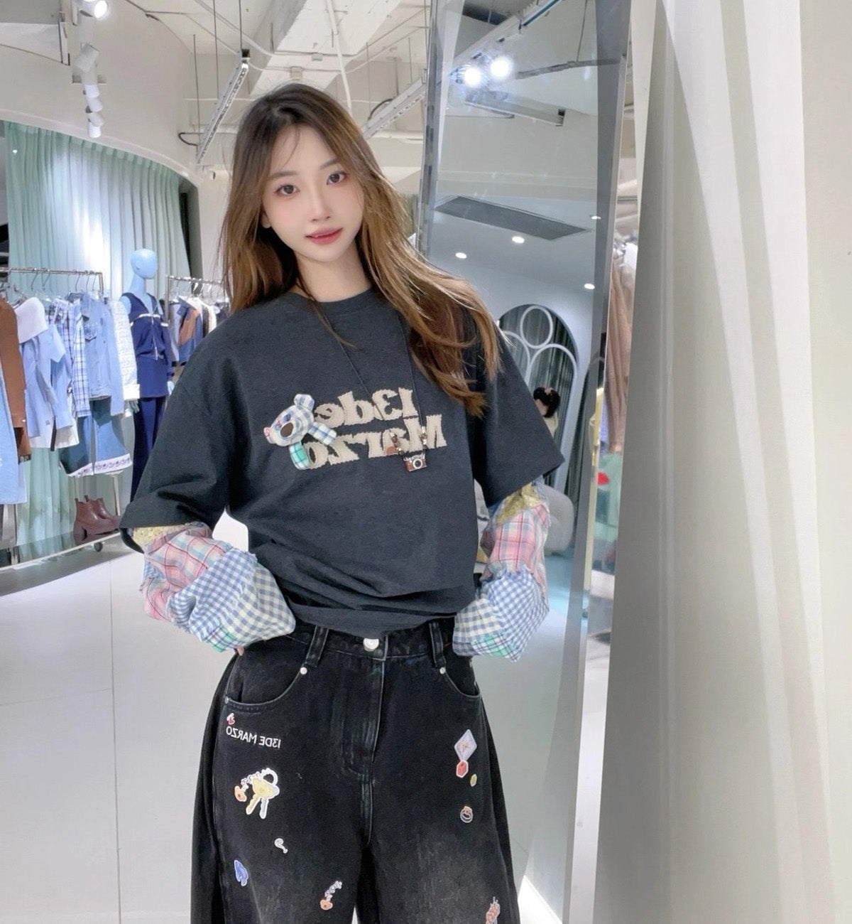 13DE MARZO Bear Plaid Sleeve T-shirt (Black)