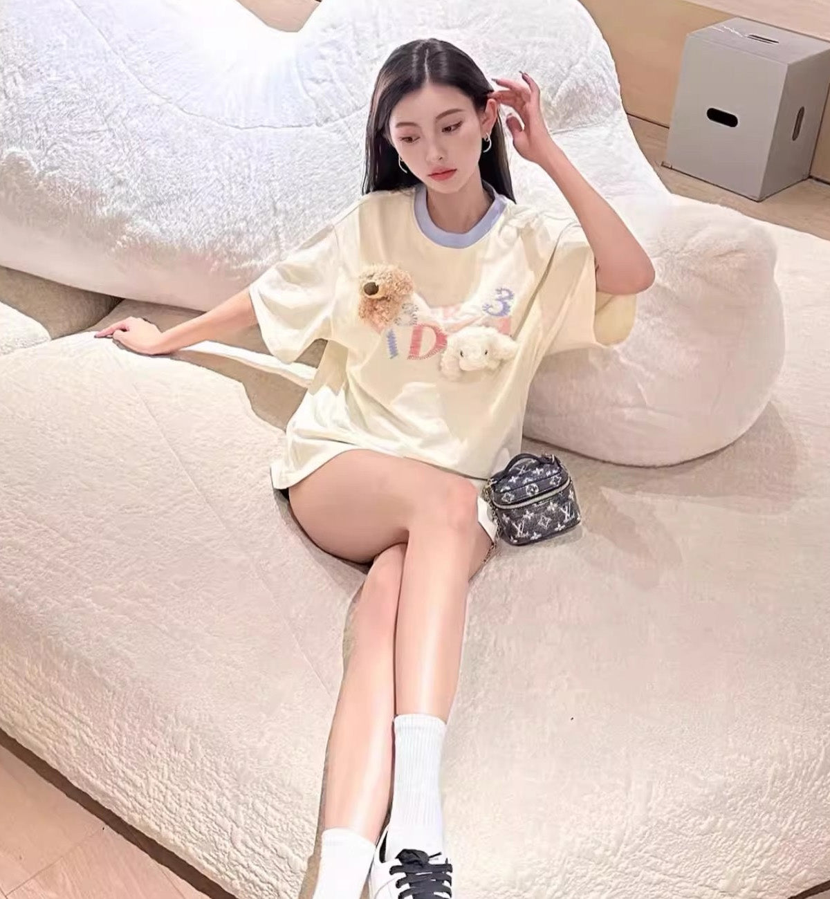 13DE MARZO Doozoo Crayon Logo T-Shirt (White)