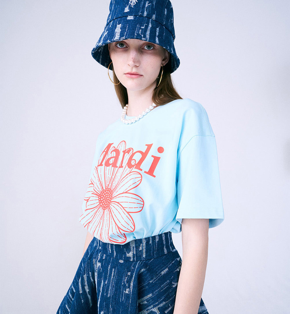 Mardi Mercredi Flower Mardi T-Shirt (Sky Blue Red)