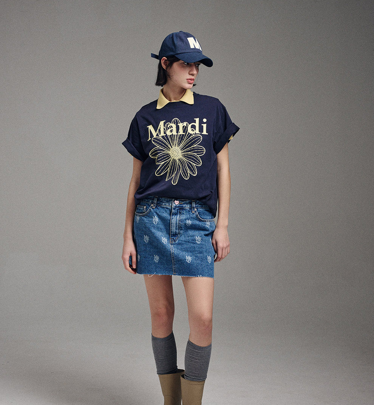 Mardi Mercredi Flower Mardi T-Shirt (Navy Lemon)