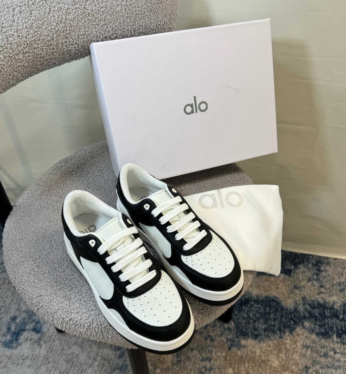 Alo Yoga Recovery Mood Sneaker Black White