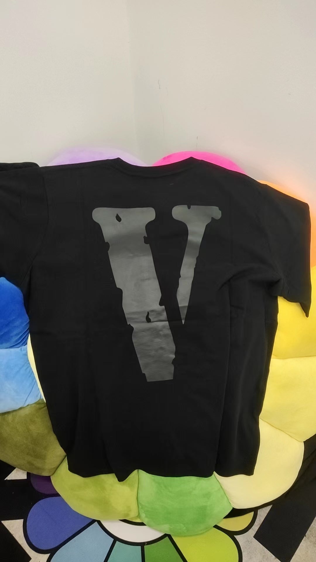 Vlone Friends - V Logo T-shirt SS23 (Shade)