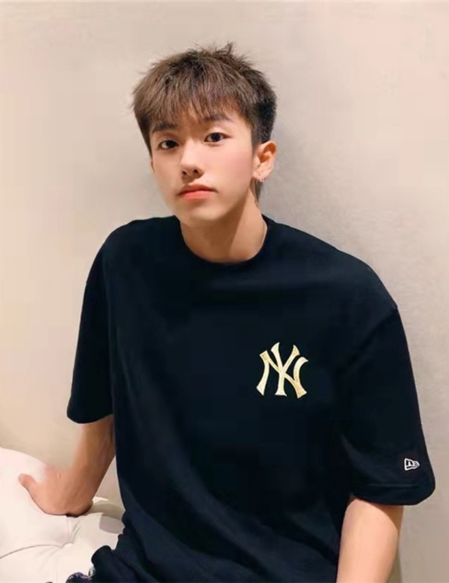 MLB New Era New York Yankees Embroidery Gold Logo T-shirt (Black)