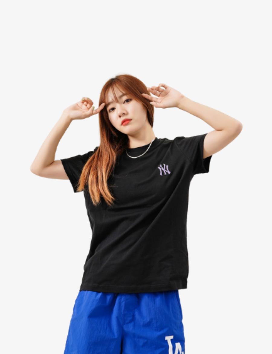 MLB New Era New York Yankees Printed Small Purple Logo T-shirt (Black)