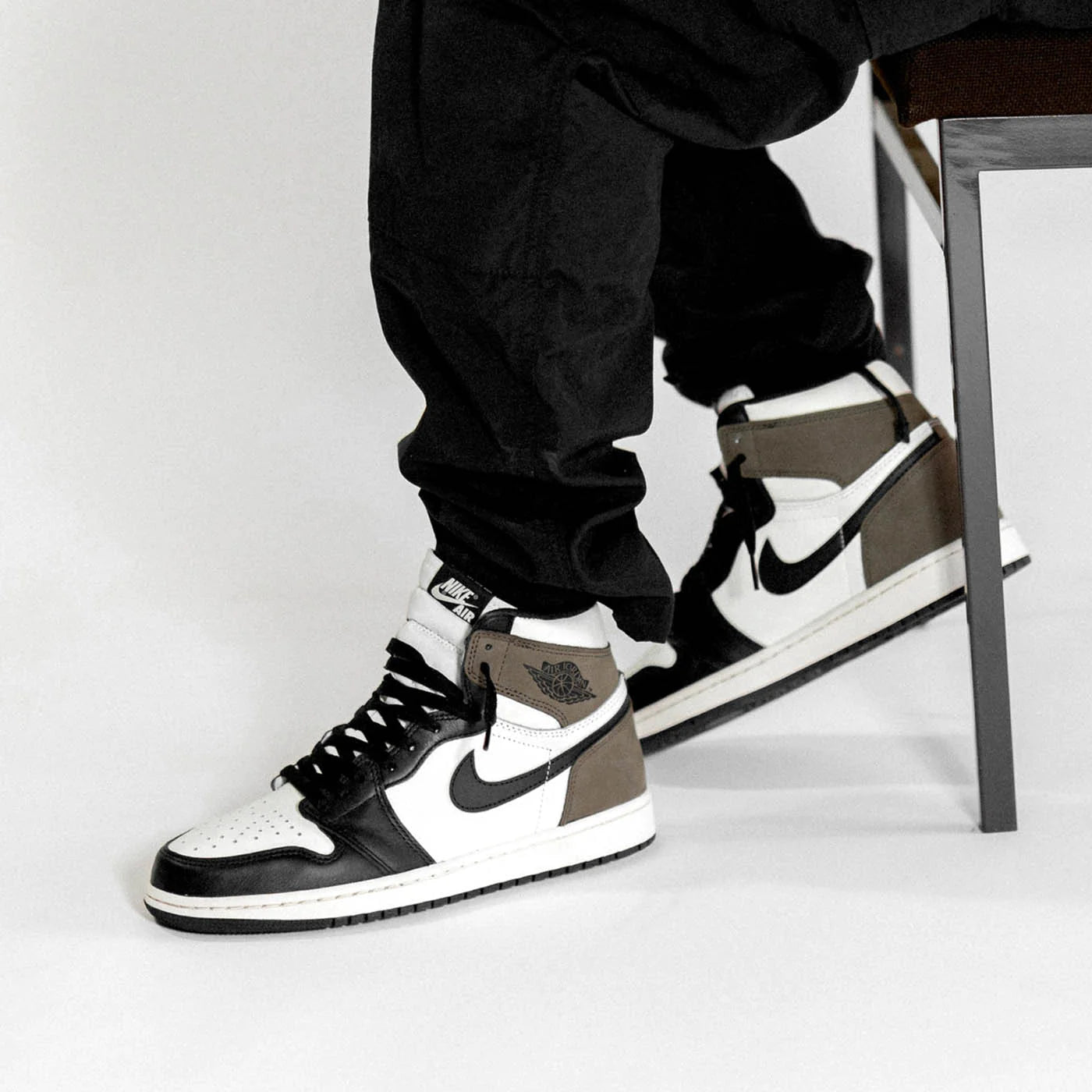 Nike Air Jordan 1 Retro High OG " Dark Mocha "