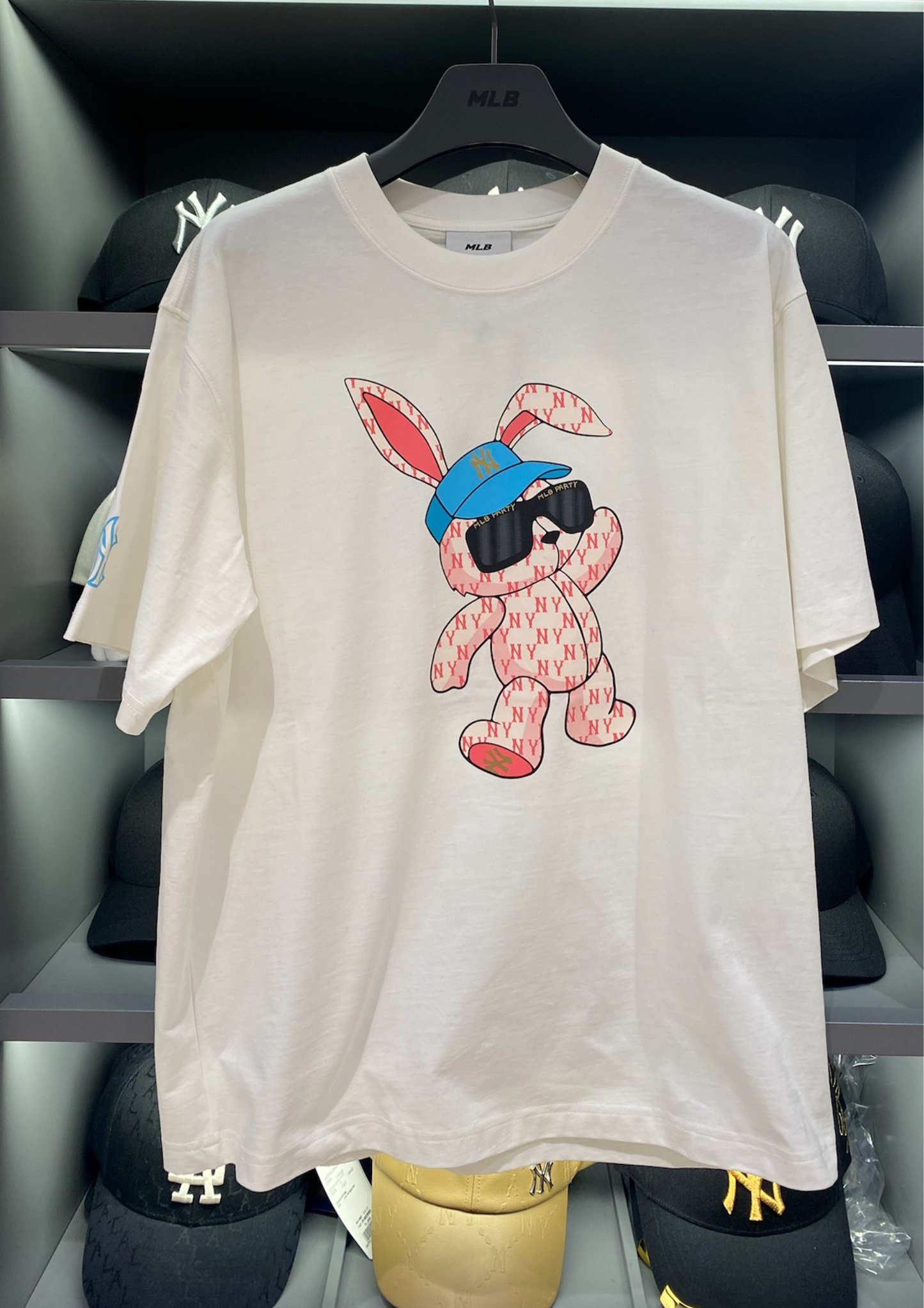 MLB New Year Rabbit Boston Redsox Sand T-shirt (White)