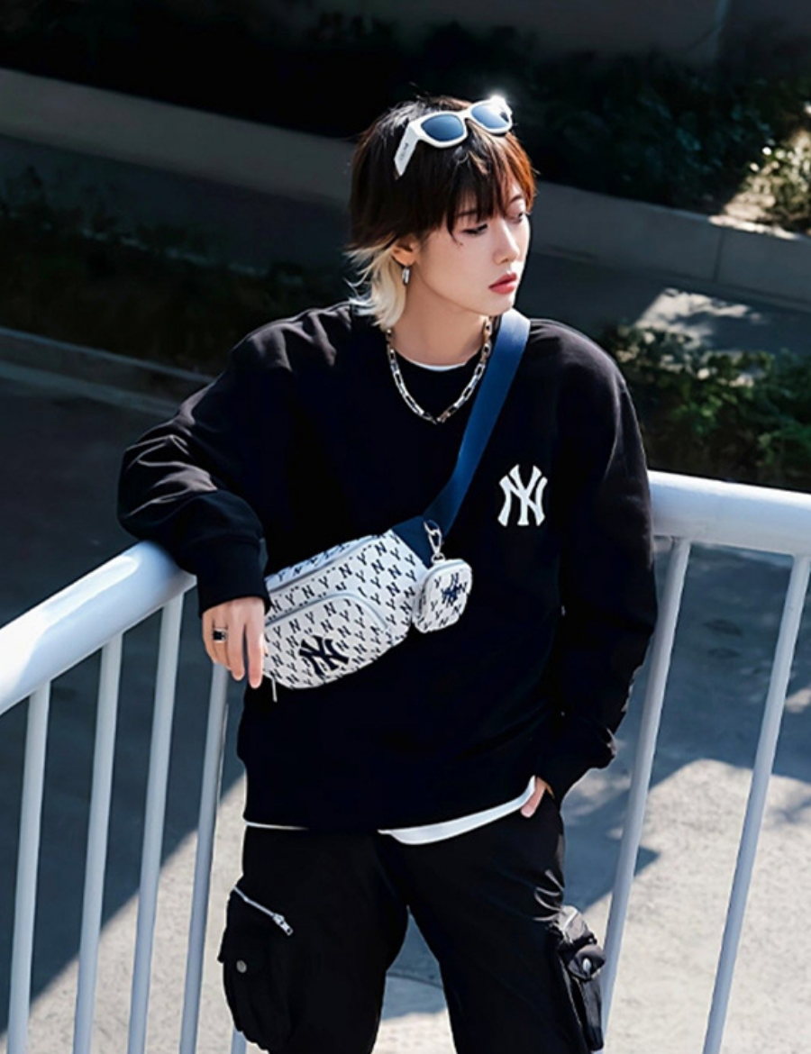 MLB Monogram New York Yankees Hip Sack NY Logo Waist Bag Pouch Bag (White)