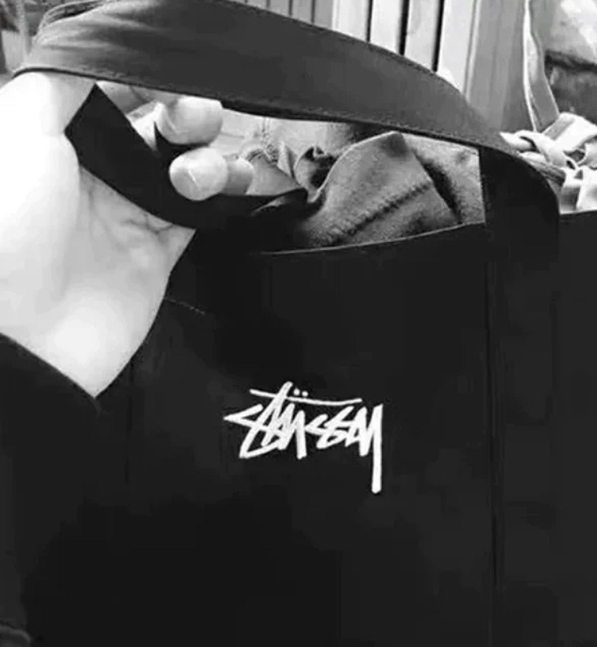 Stussy - Embroidered Logo Canvas Tote Bag in Black