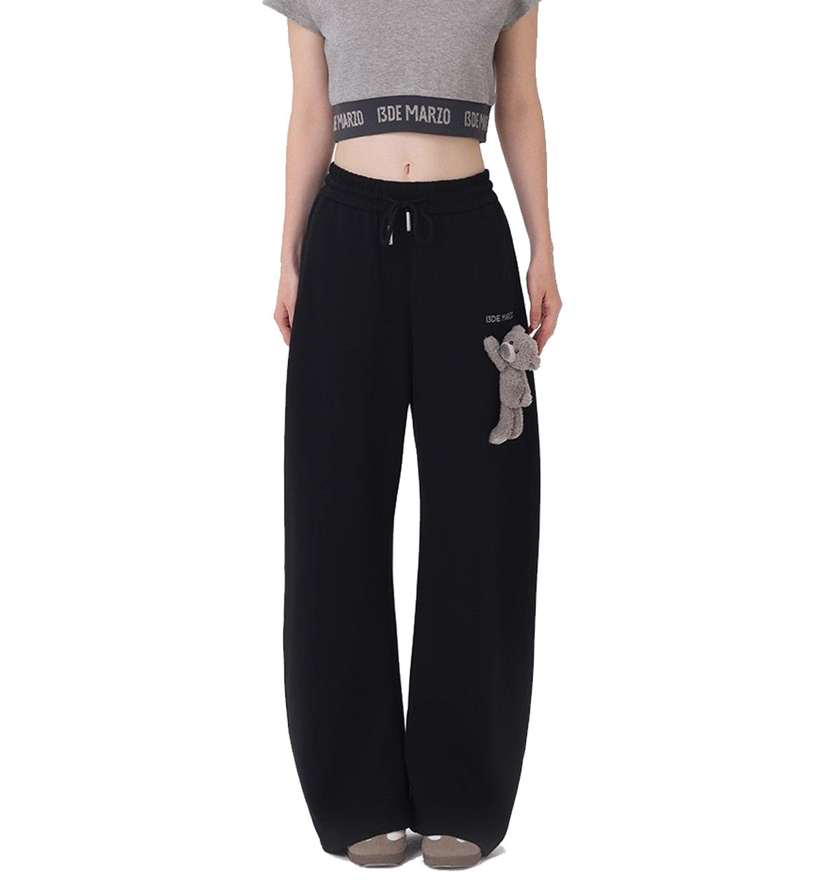 13DE MARZO Casual Bear Blade Sweatpants (Black)
