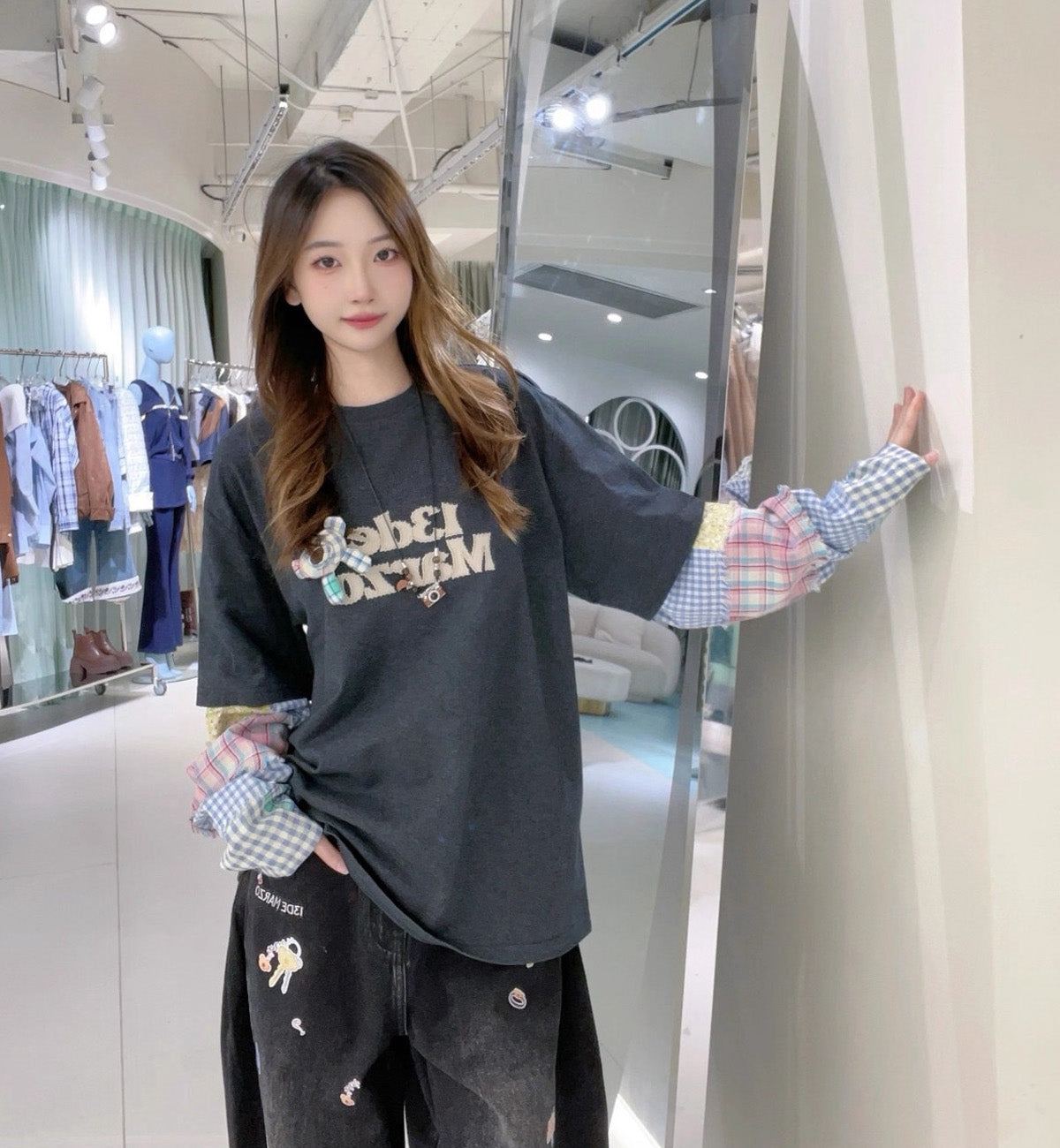 13DE MARZO Bear Plaid Sleeve T-shirt (Black)