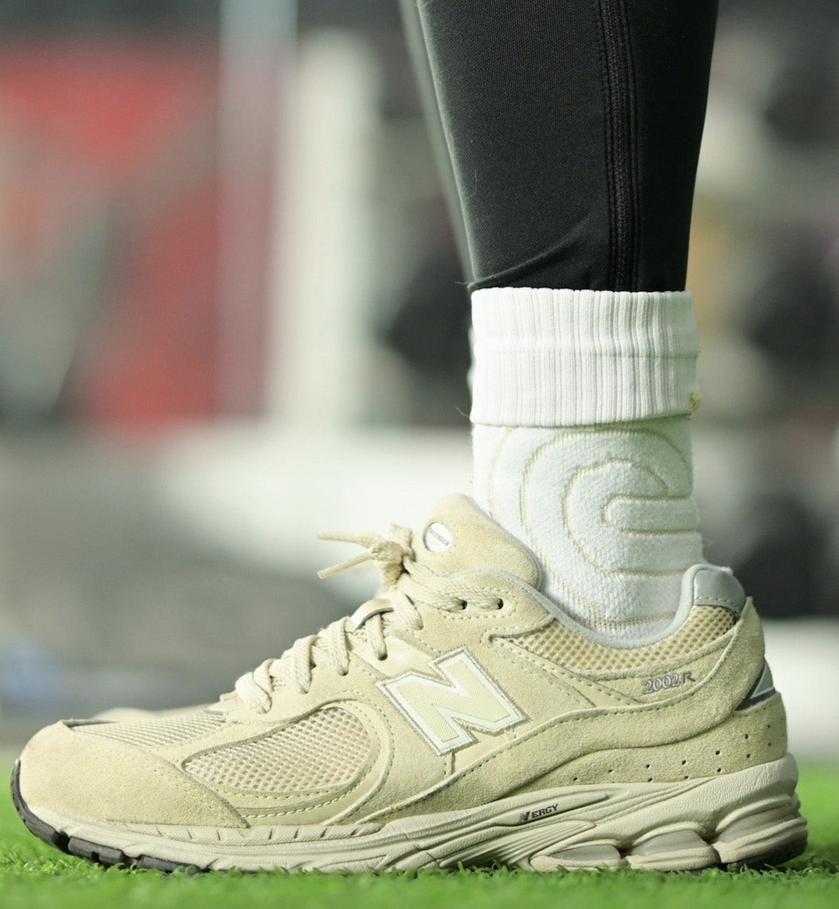 New Balance 2002R Bone Light Aluminum