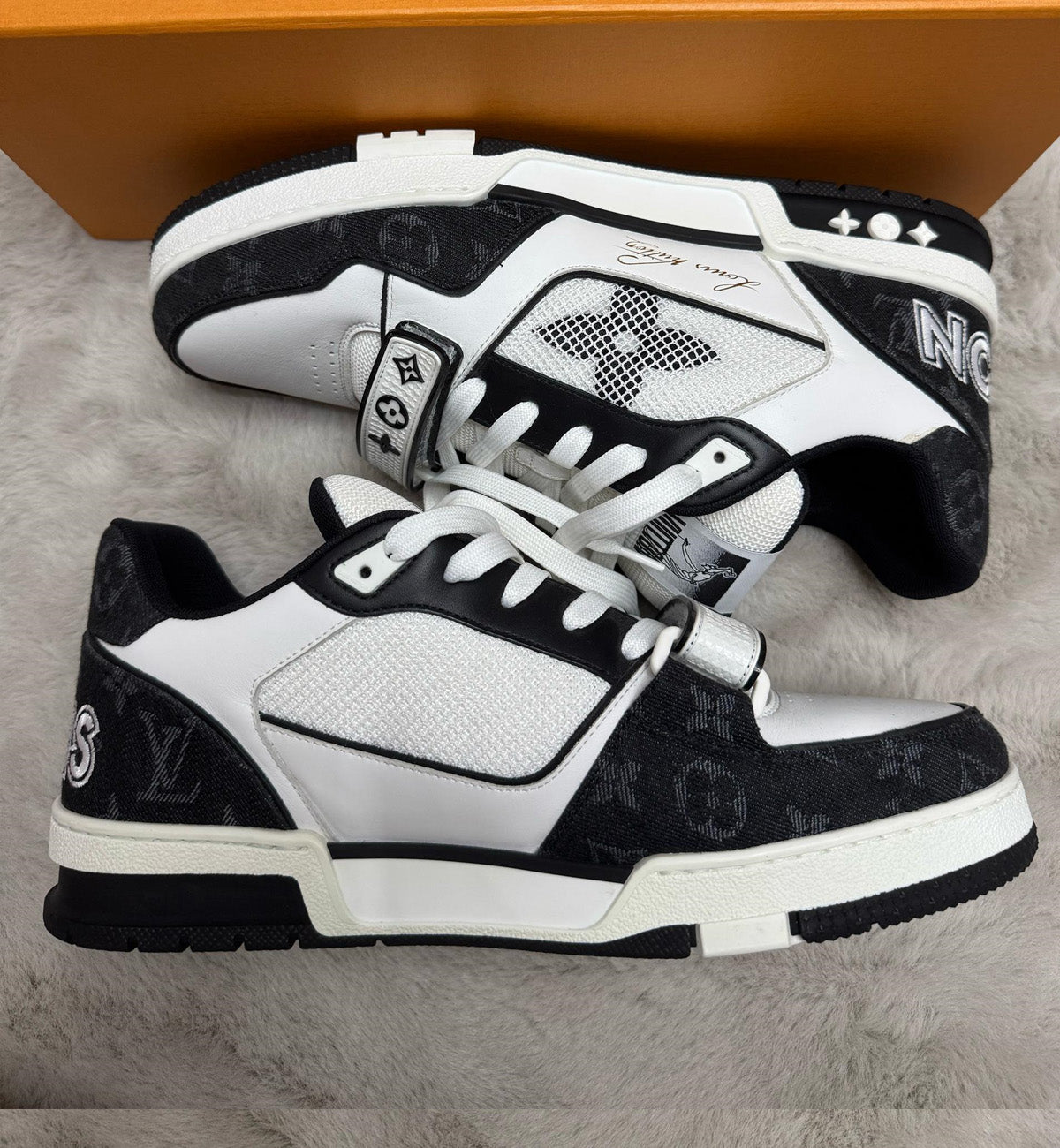 [Pre-used] LV Trainer Black White Velcro Strap