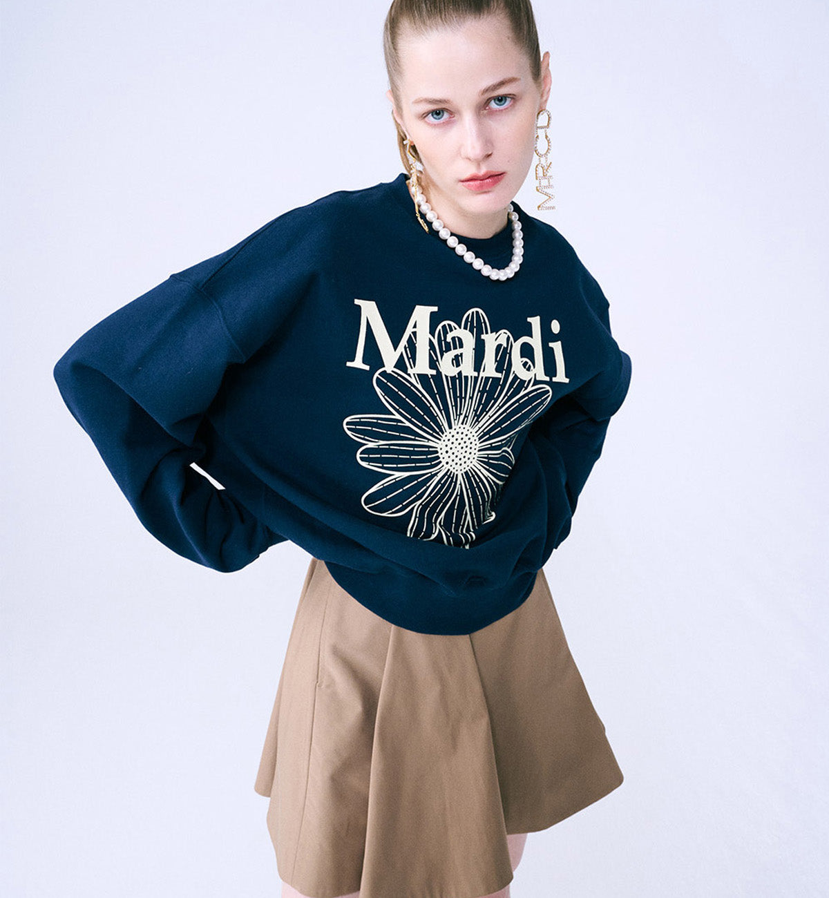 Mardi Mercredi Flower Mardi Sweatshirt (Navy Cream)