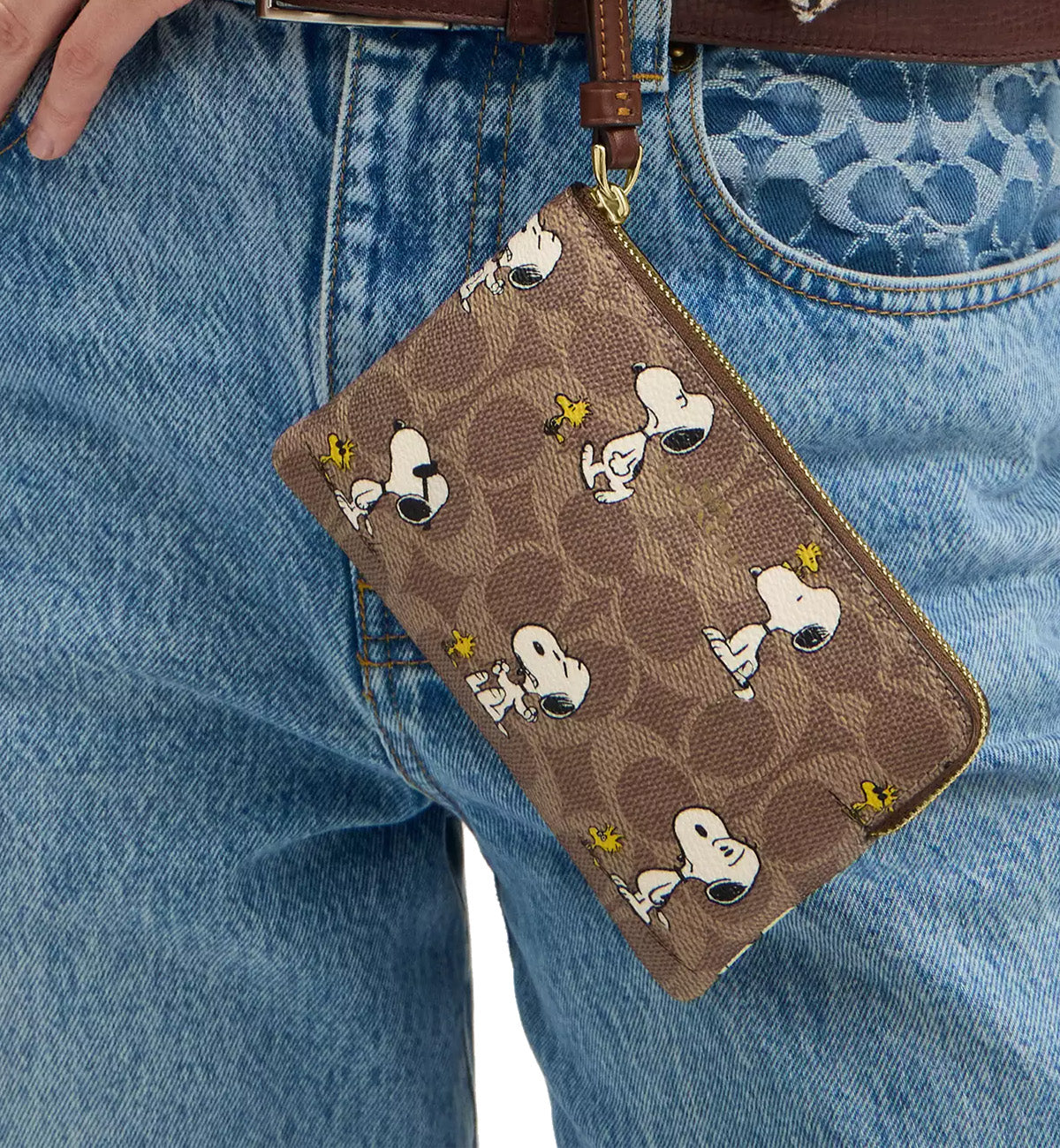 Coach X Peanuts Corner Zip Wristlet Signature Canvas Snoopy