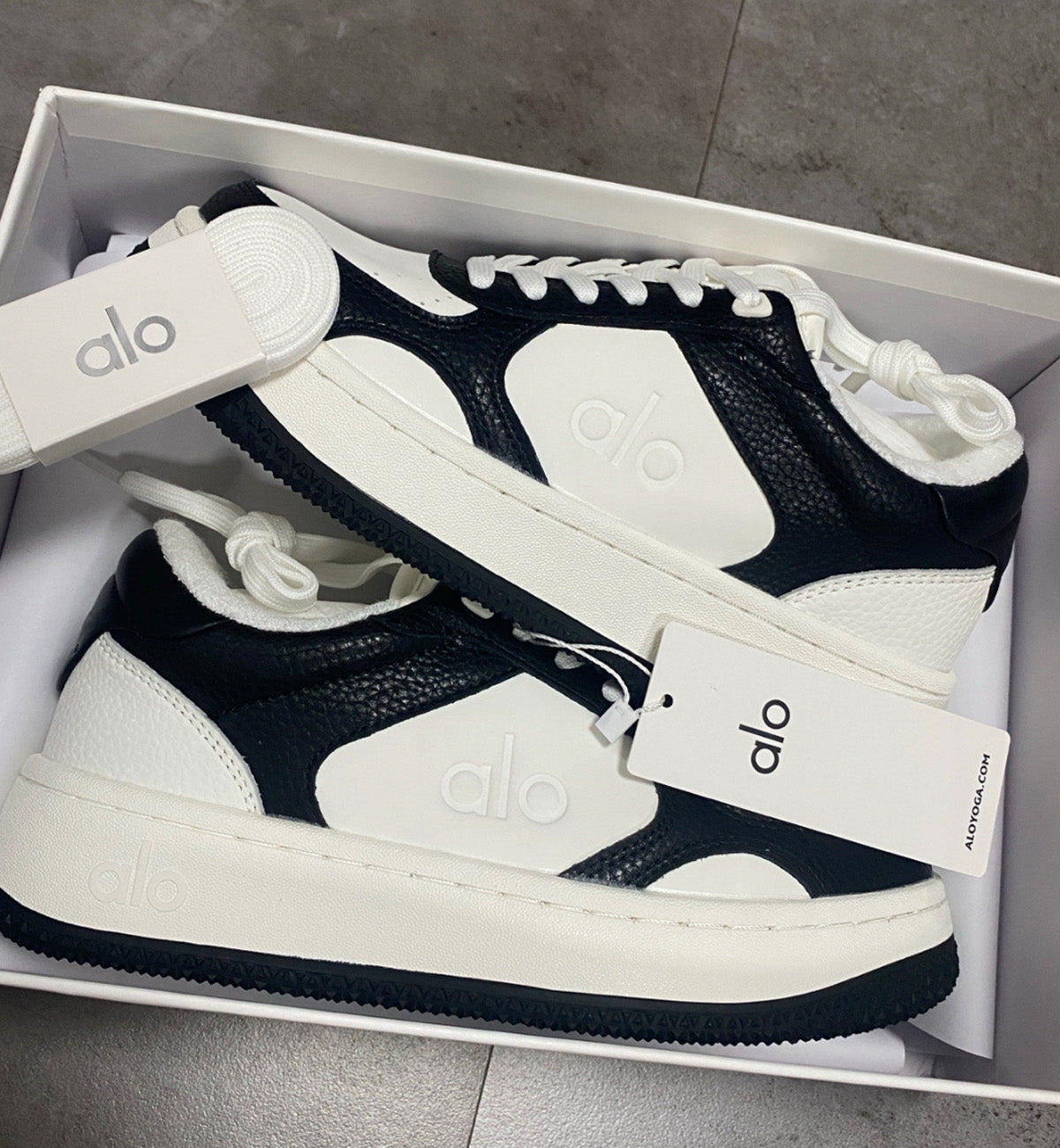 Alo Yoga Recovery Mood Sneaker Black White