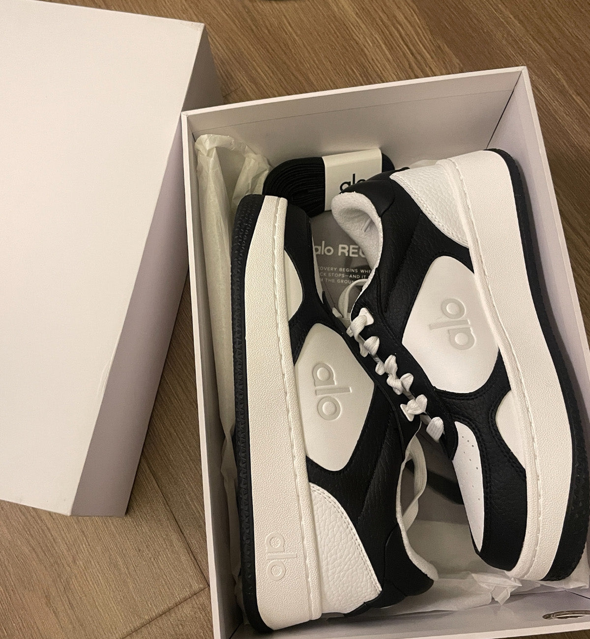 Alo Yoga Recovery Mood Sneaker Black White