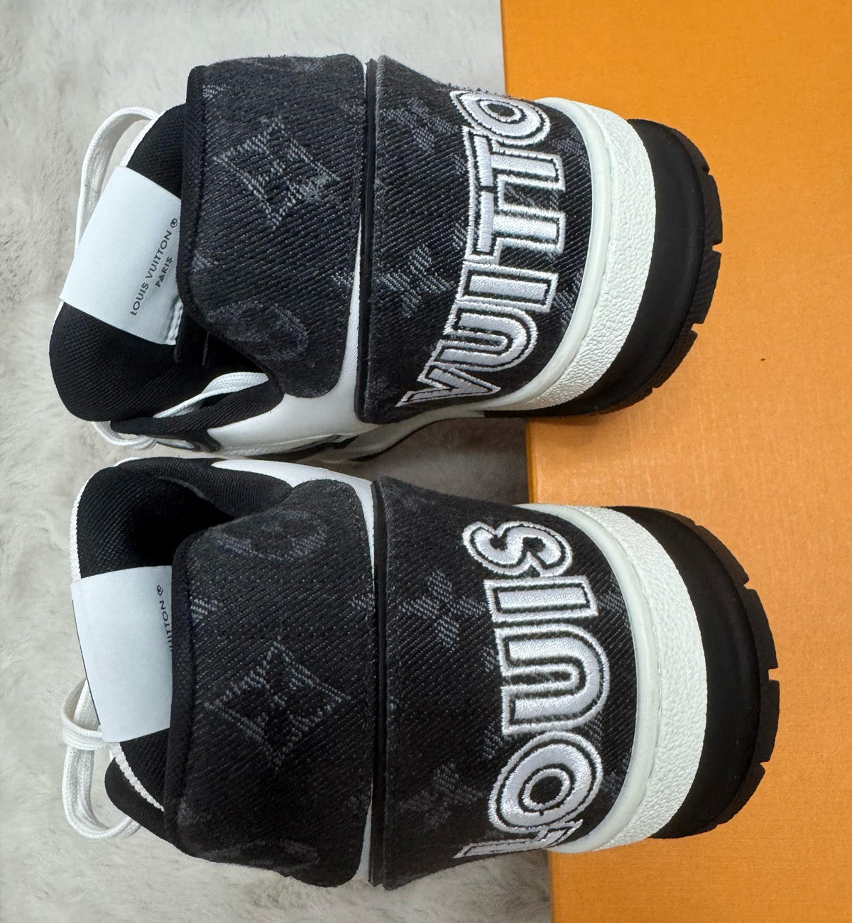 [Pre-used] LV Trainer Black White Velcro Strap