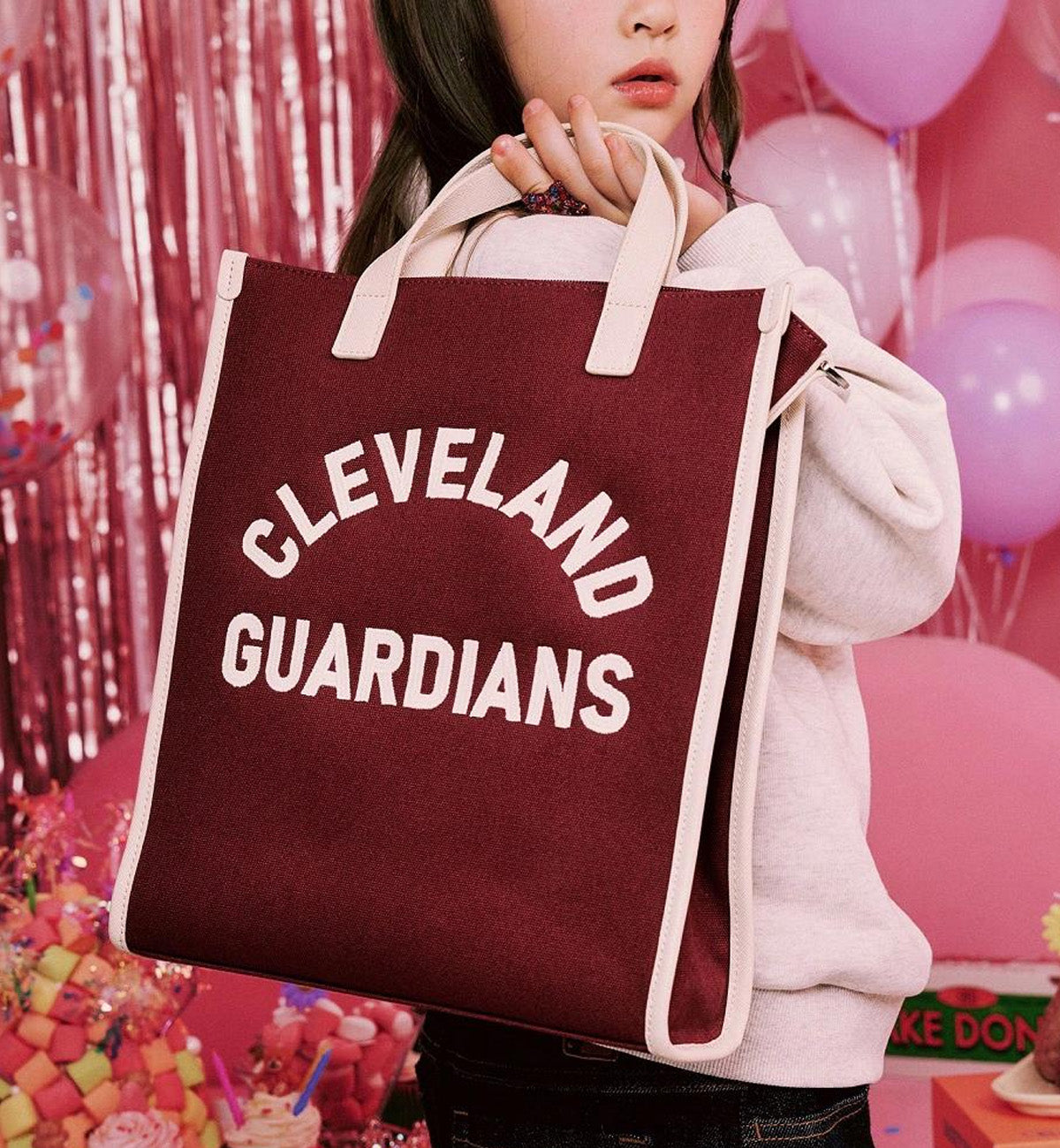 MLB Varsity Tote Bag Cleeland Guardians (Red)