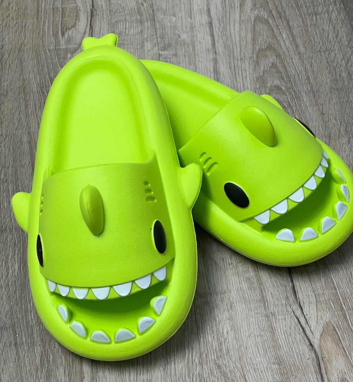 Chikoku Smooth Fun Shark Sandals (Lime)