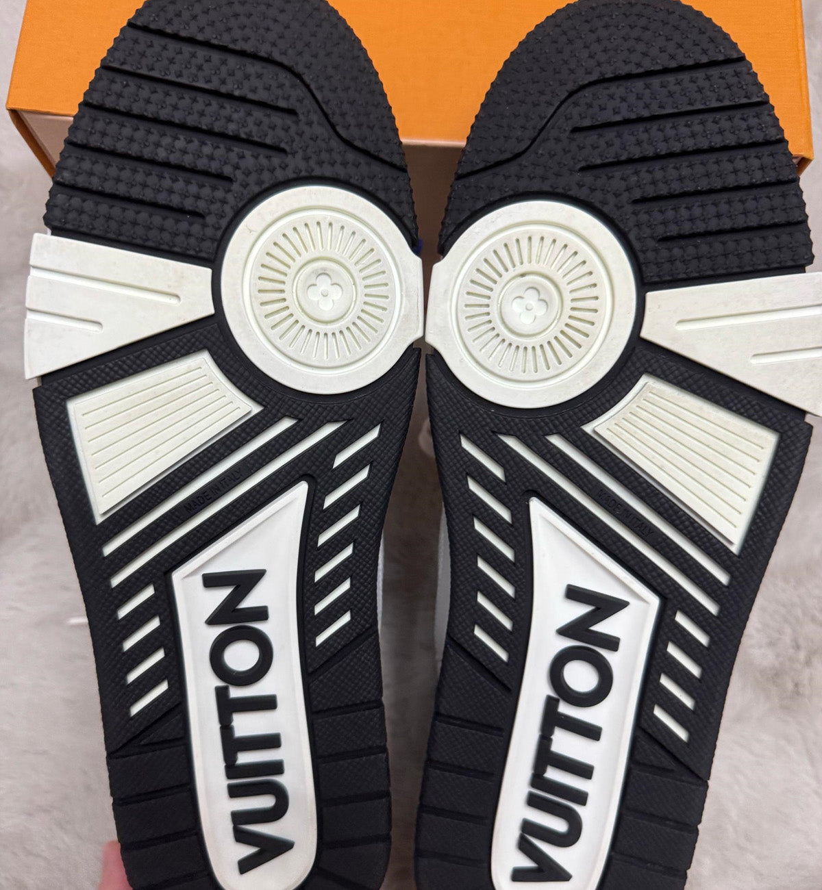 [Pre-used] LV Trainer Black White Velcro Strap