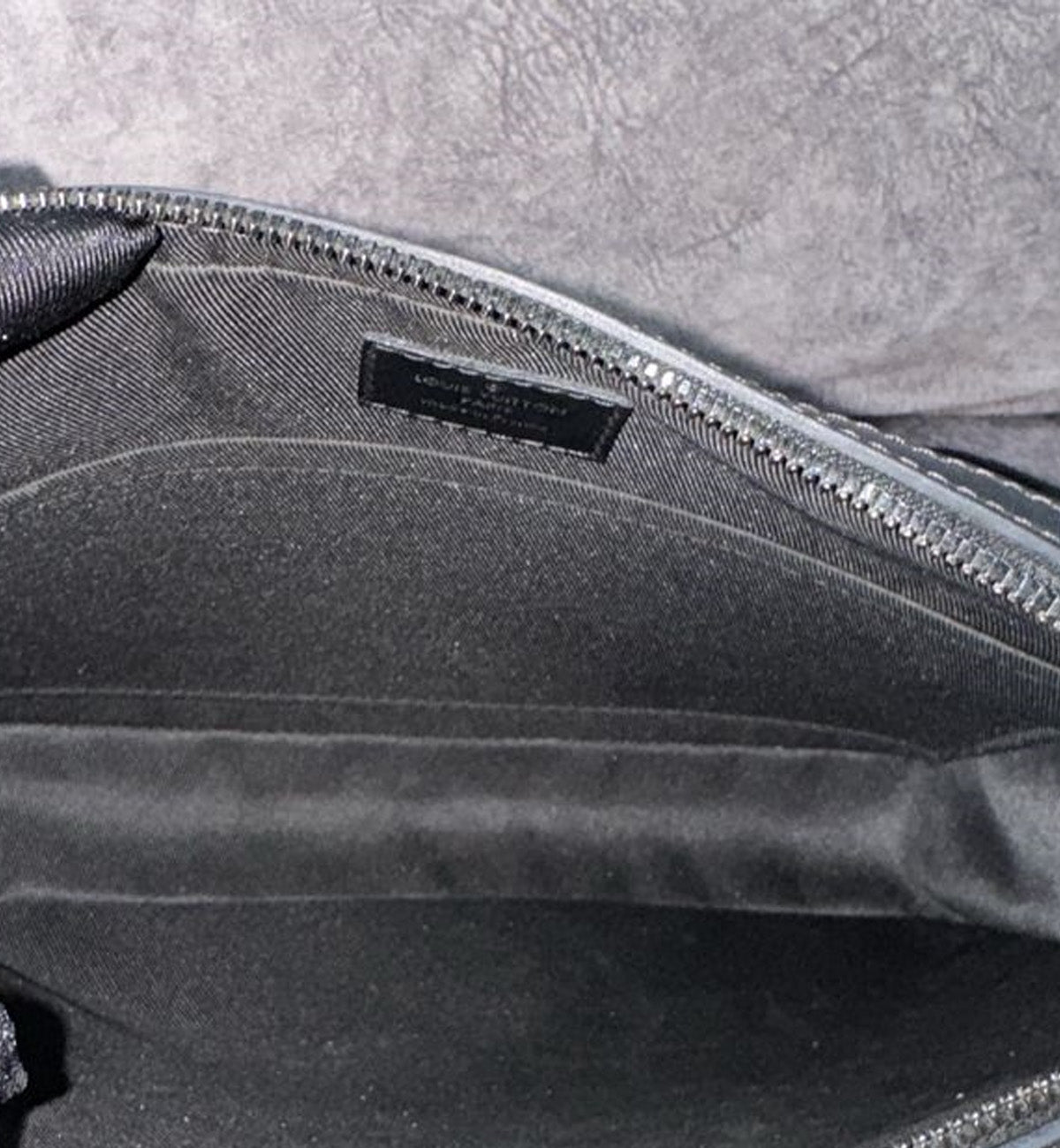 [Pre-Used] LV Messenger Bag Duo Shadow