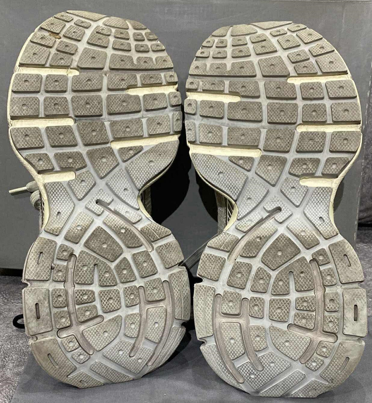 [Pre-Used] Balenciaga 3XL Runners Grey Distressed