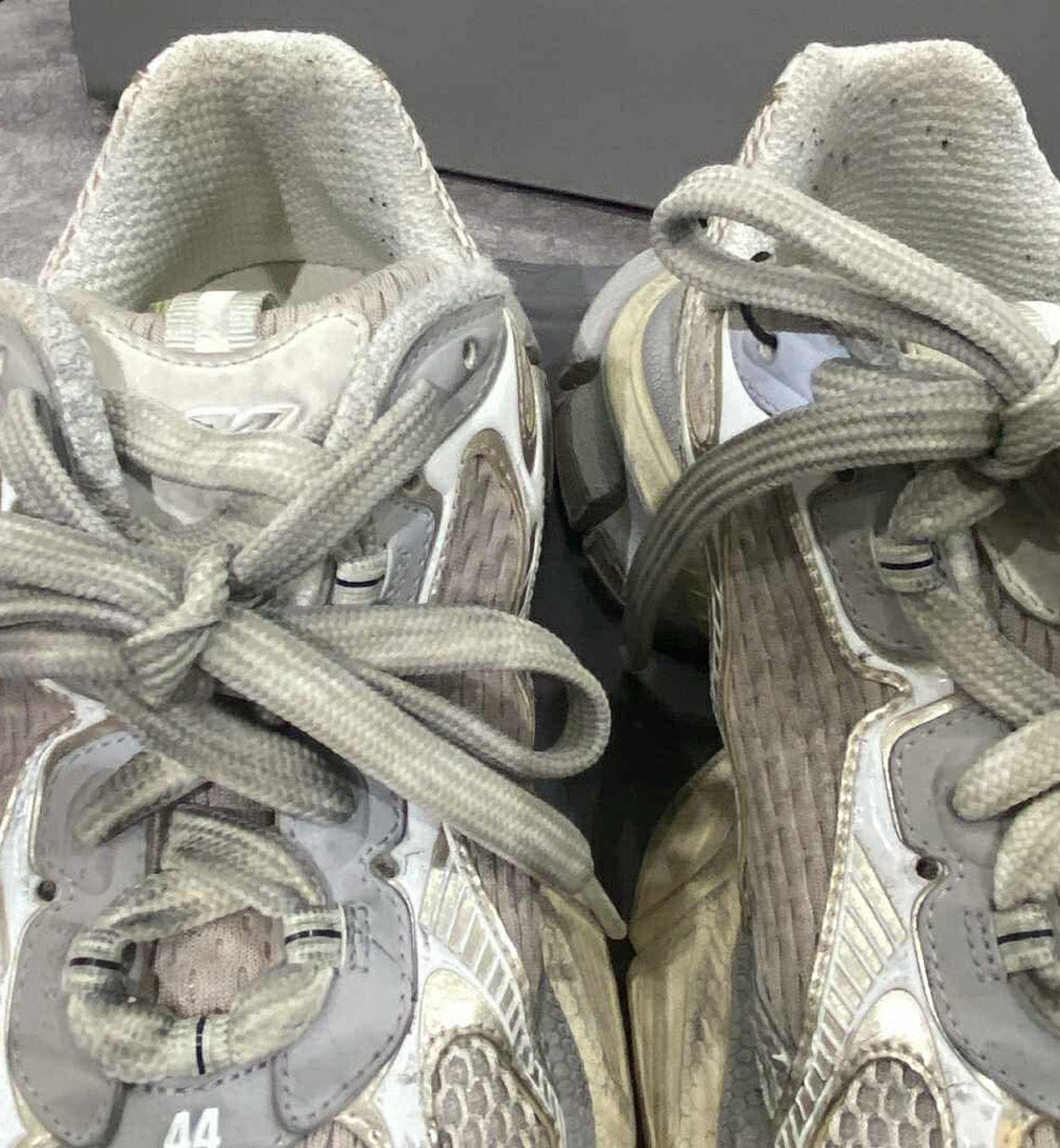 [Pre-Used] Balenciaga 3XL Runners Grey Distressed