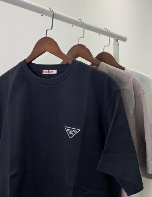 PRADA SMALL MILANO LOGO TEE (BLACK)