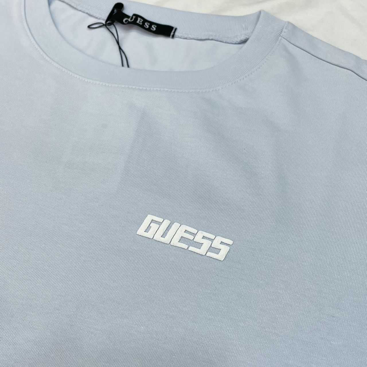 GUESS EMBROIDERED CHEST WORDING LOGO TEE - LIGHT BLUE