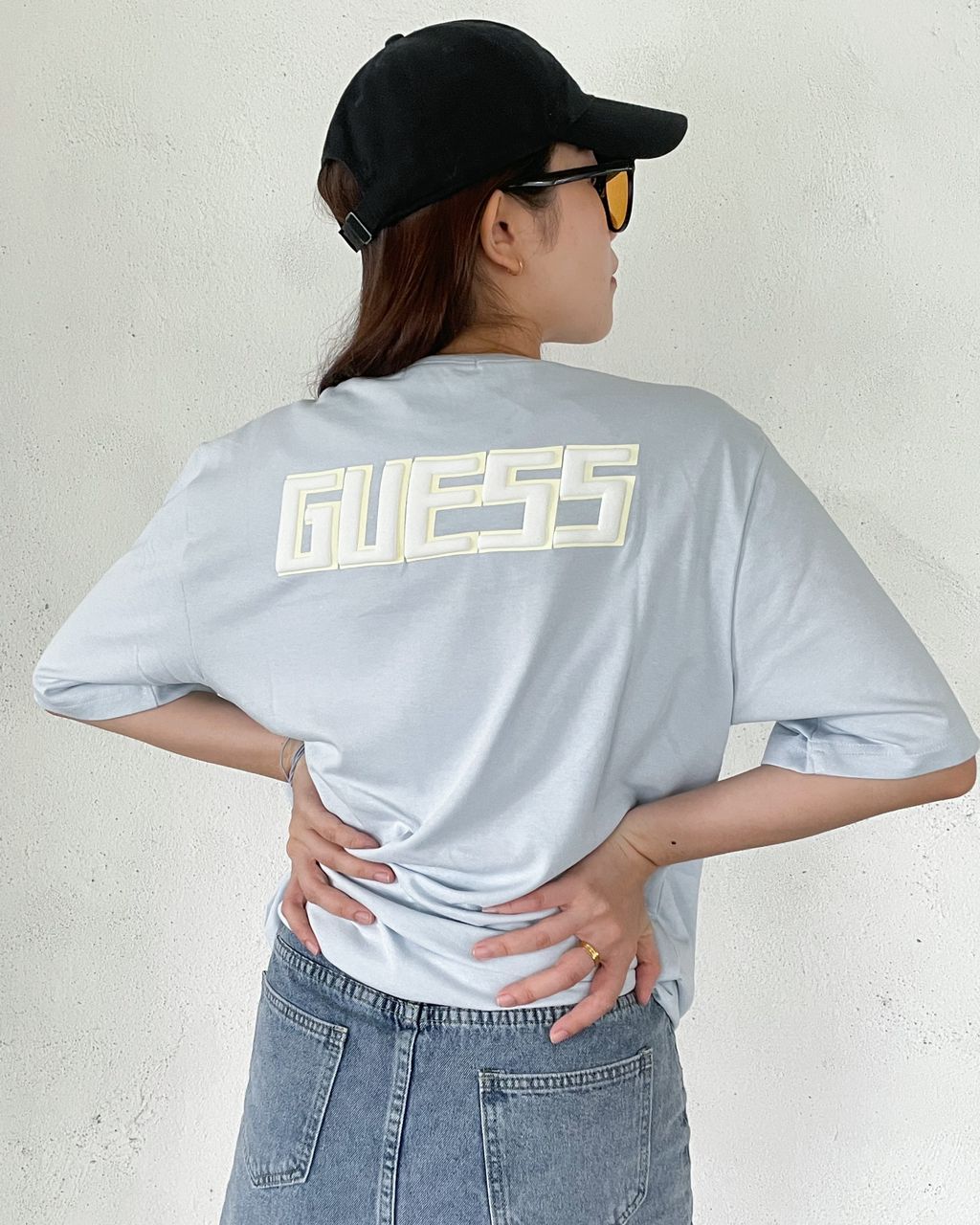 GUESS EMBROIDERED CHEST WORDING LOGO TEE - LIGHT BLUE